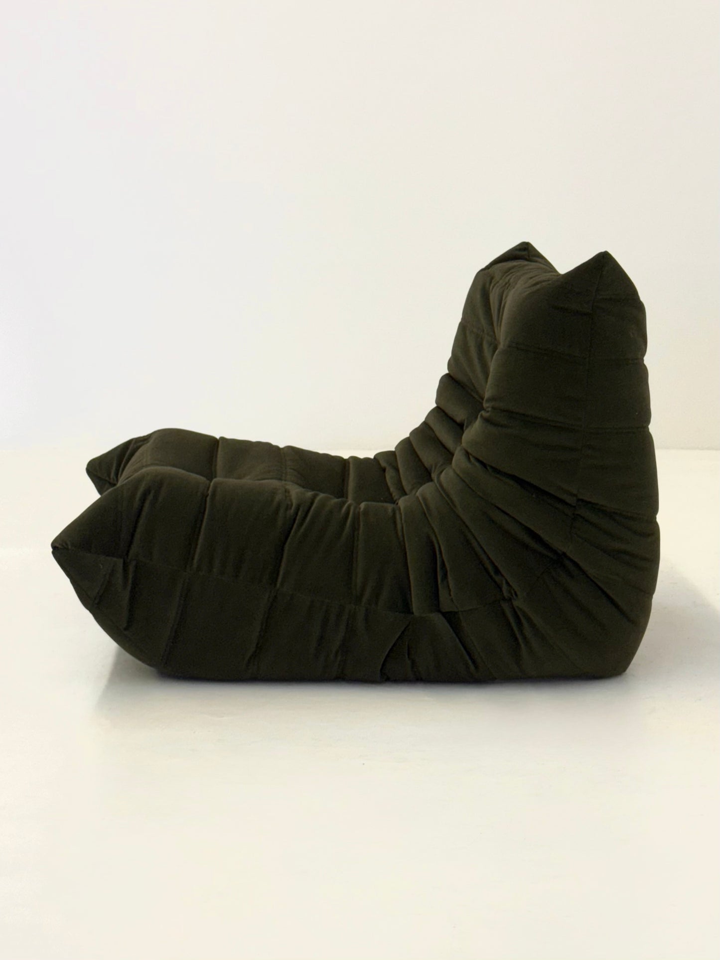 Ligne Roset Togo 1-zits in donkergroen velvet