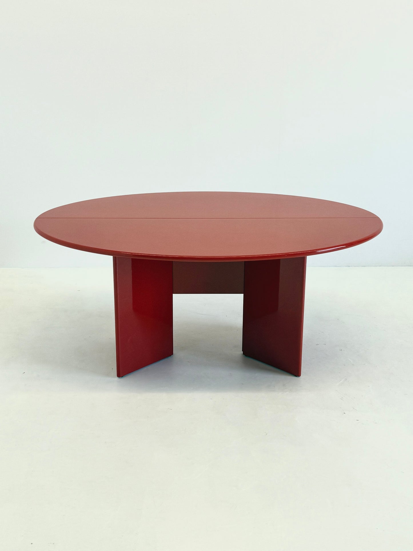 Antella eettafel / console tafel van Kazuhide Takahama voor Cassina in rood