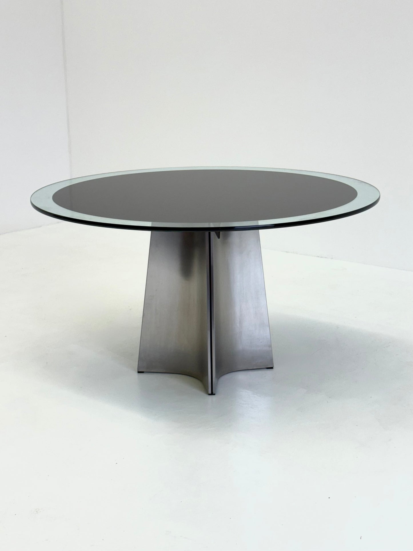UFO eettafel van Luigi Saccardo voor Arrmet