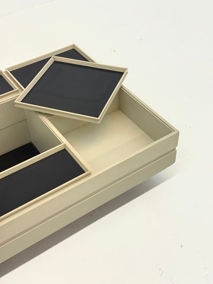 Modulaire witte salontafel ontworpen door Carlo Hauner voor Forma