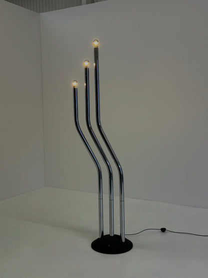 Chromen buisframe design vloerlamp door Goffredo Reggiani