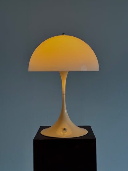 Louis Poulsen Panthella tafellamp door Verner Panton