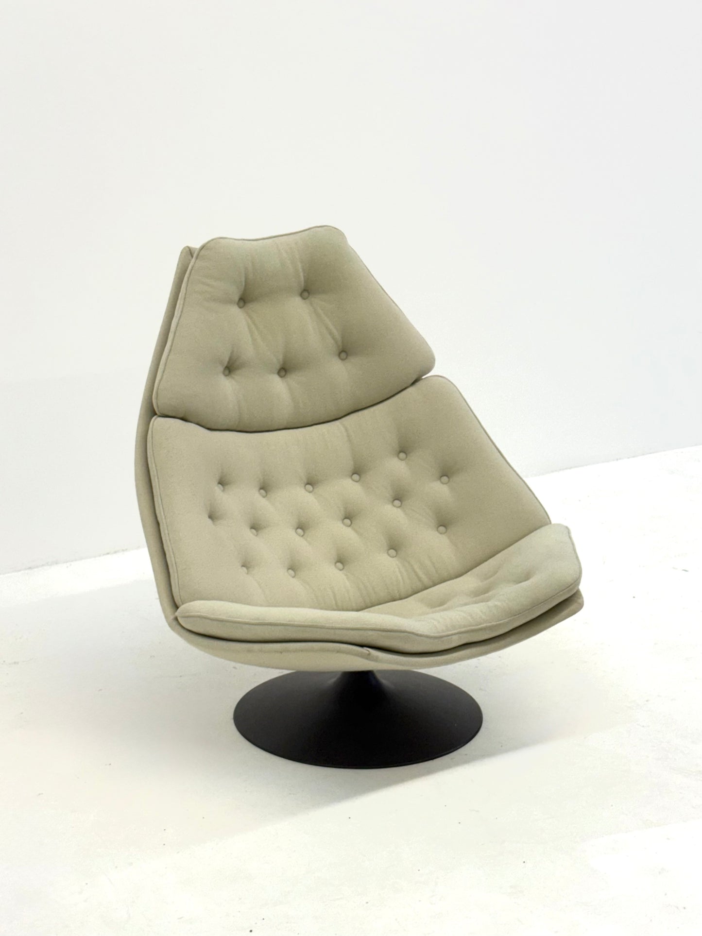 Artifort F588 loungestoel met hocker  door Geoffrey Harcourt