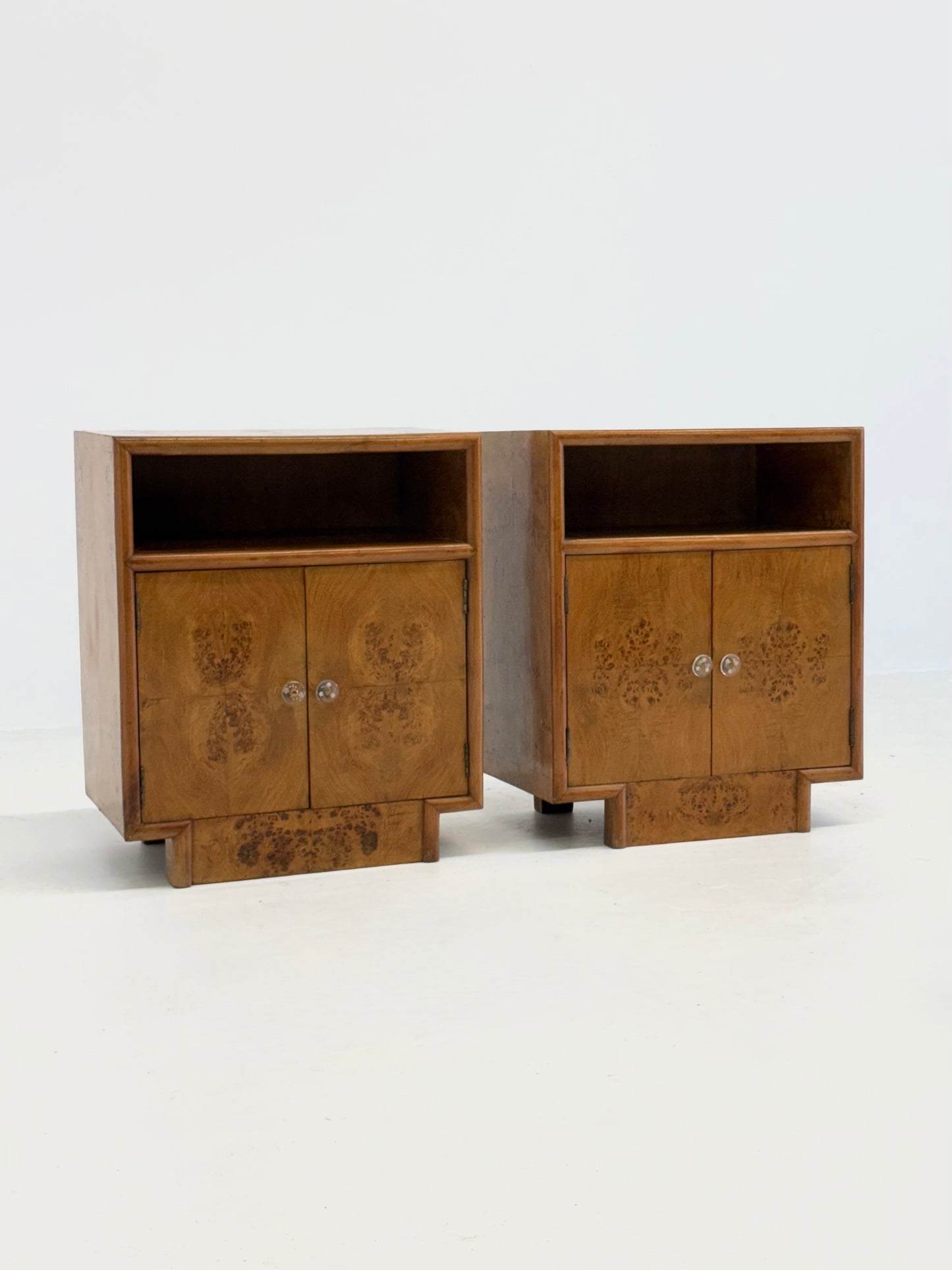 Set van twee vintage Art Deco nachtkastjes met wortelhout