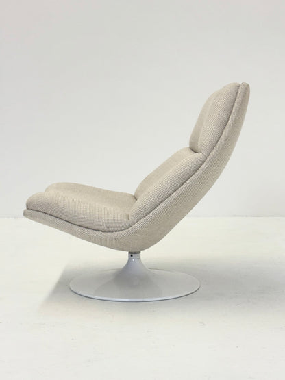 Artifort F511 fauteuil in crème