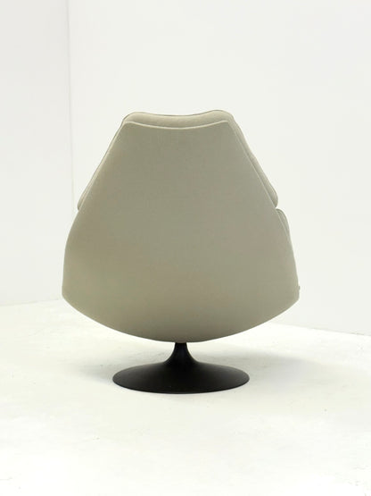 Artifort F588 loungestoel met hocker  door Geoffrey Harcourt