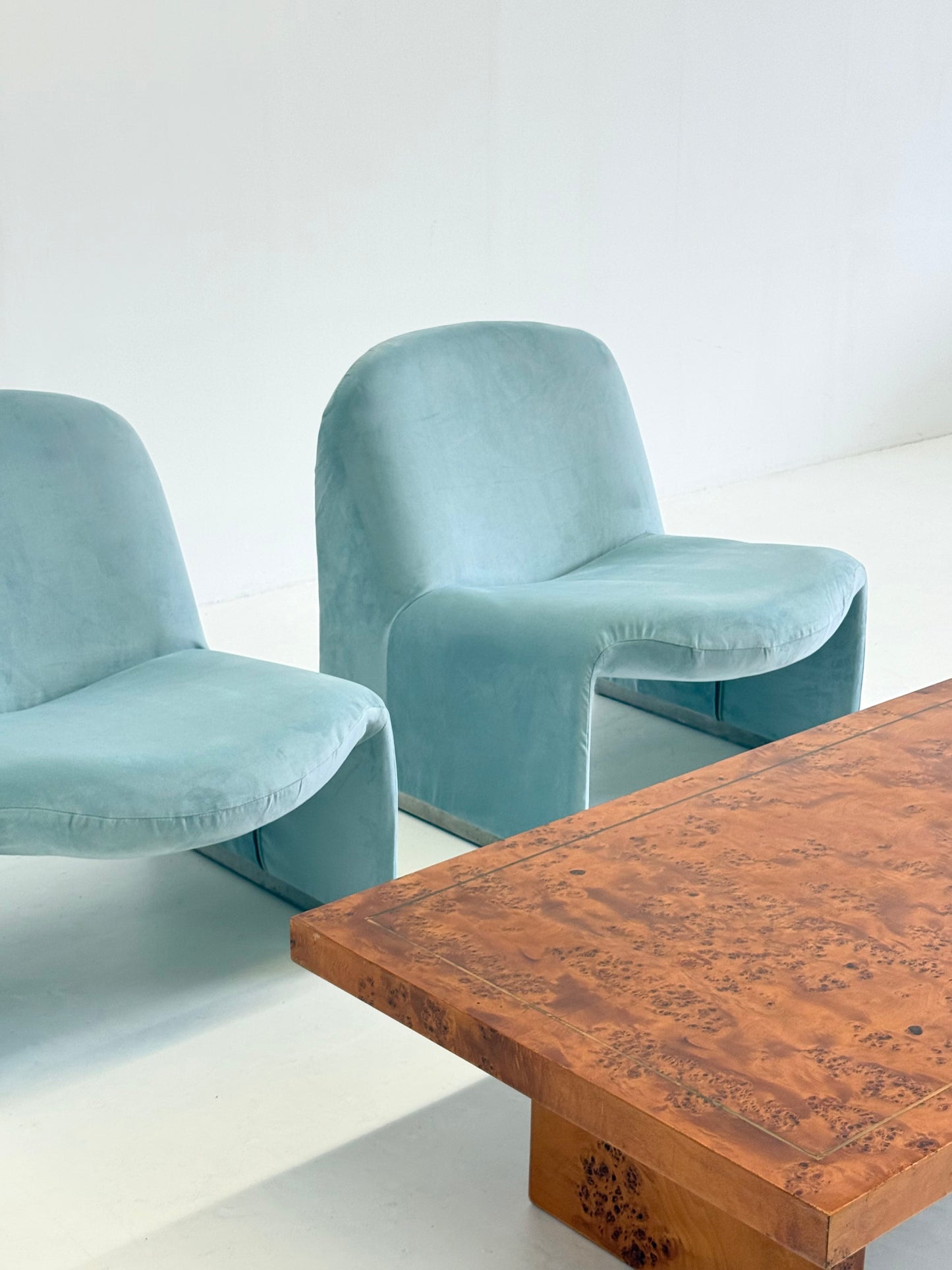 Anonima Castelli Alky Fauteuil in Babyblauw Velvet