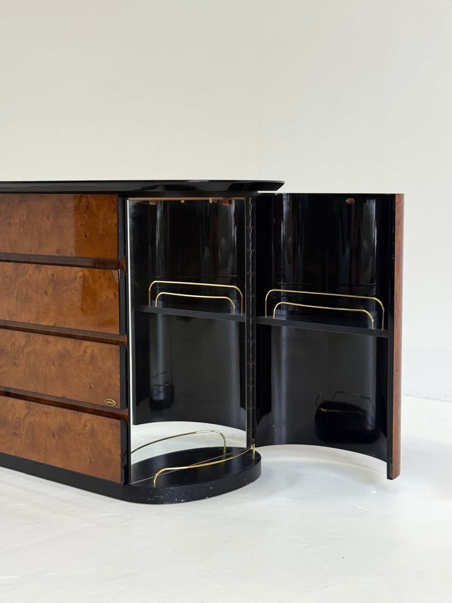 Vintage Ladekast van Voltan van gelakt Wortelhout met bar