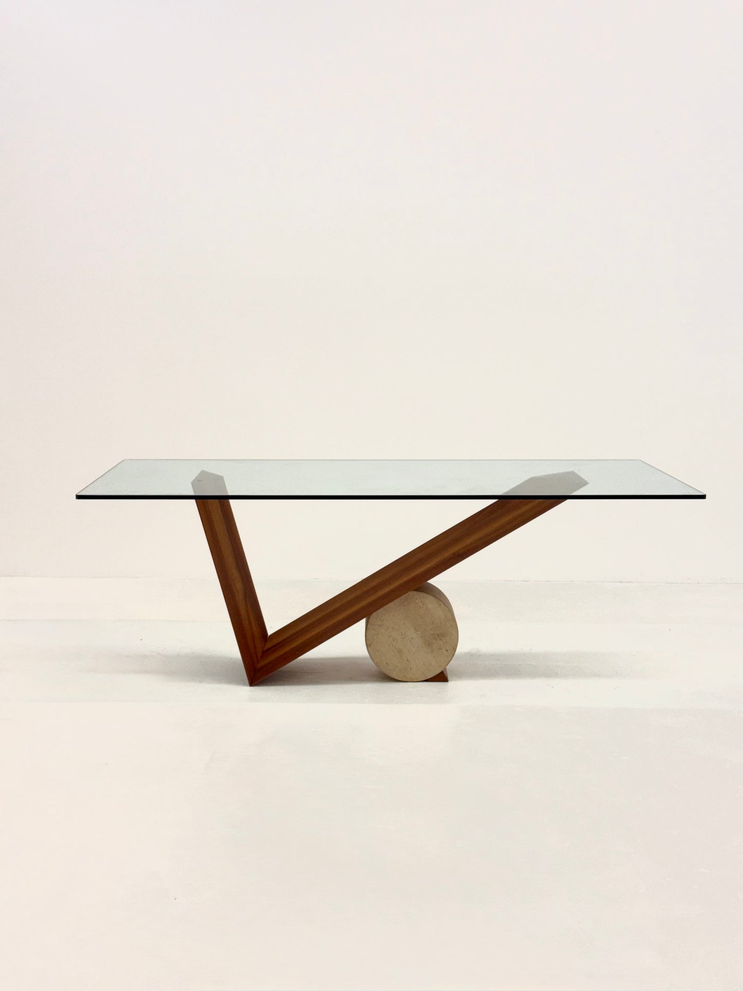 Valentino eettafel van Emanuele Zenere voor Cattelan