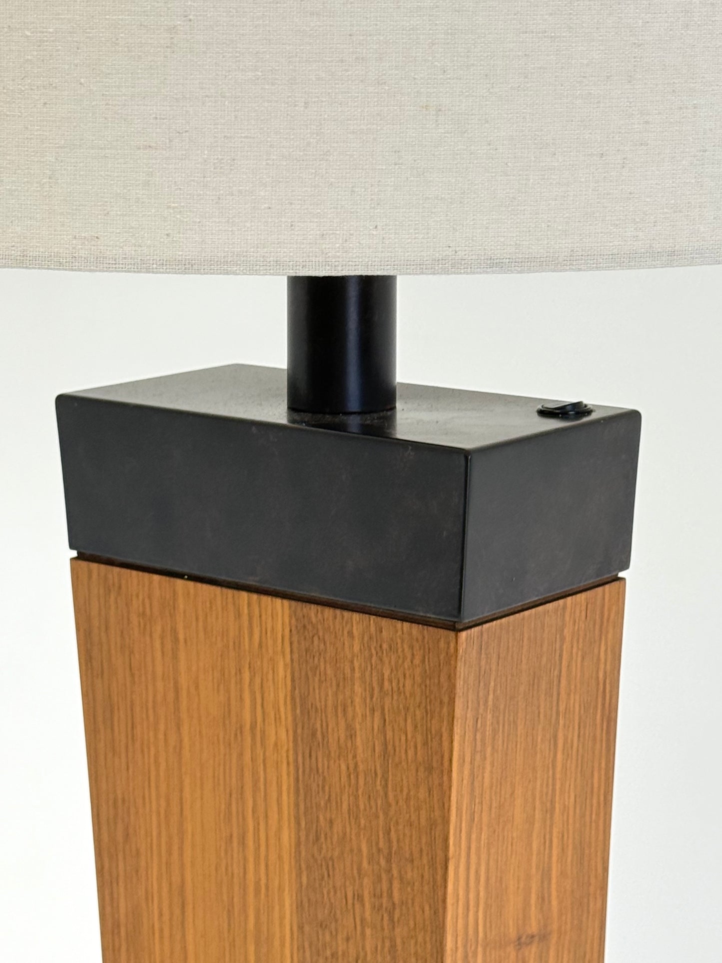 Italiaanse Mid Century vloerlamp van teakhout