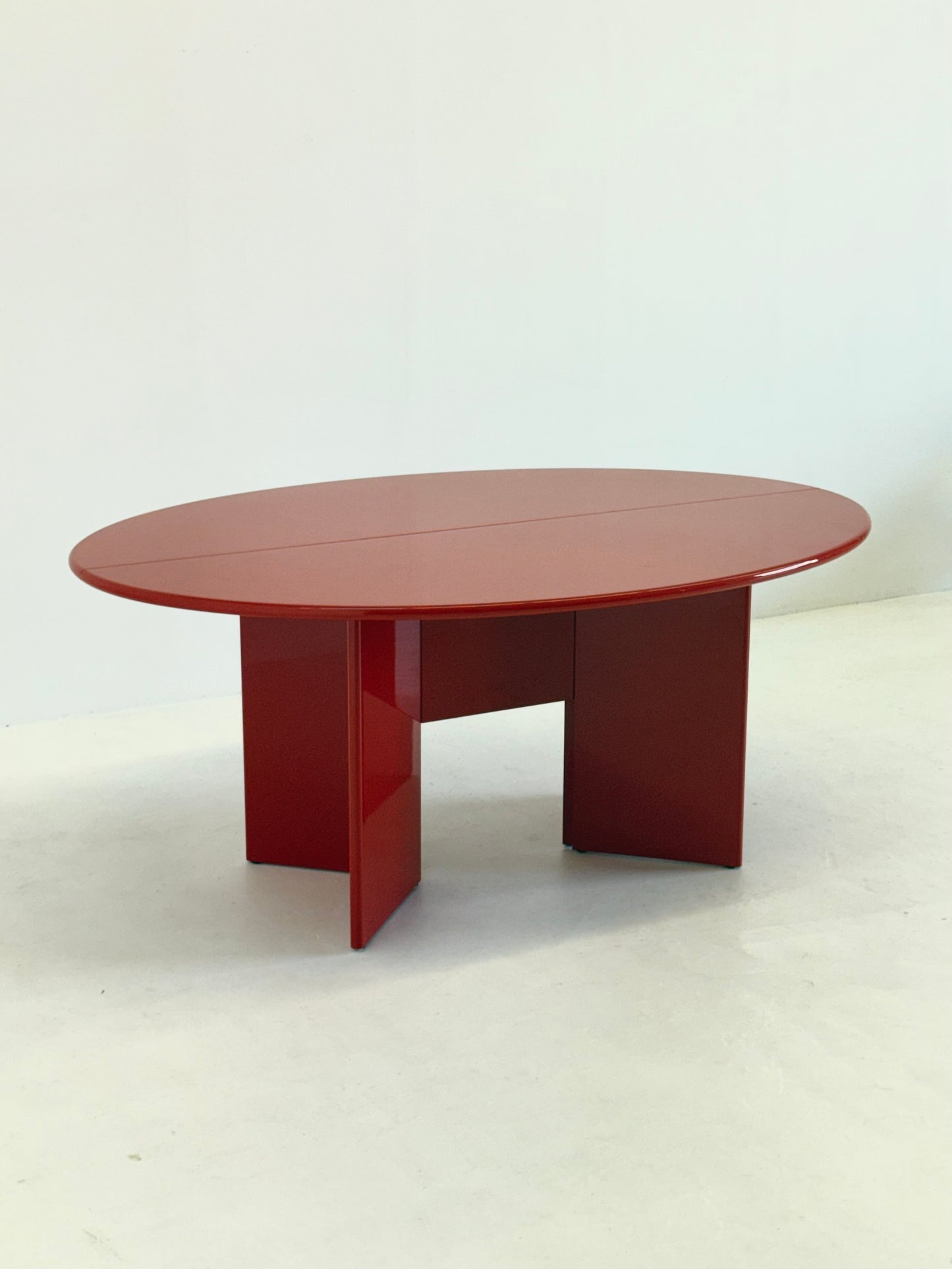 Antella eettafel / console tafel van Kazuhide Takahama voor Cassina in rood