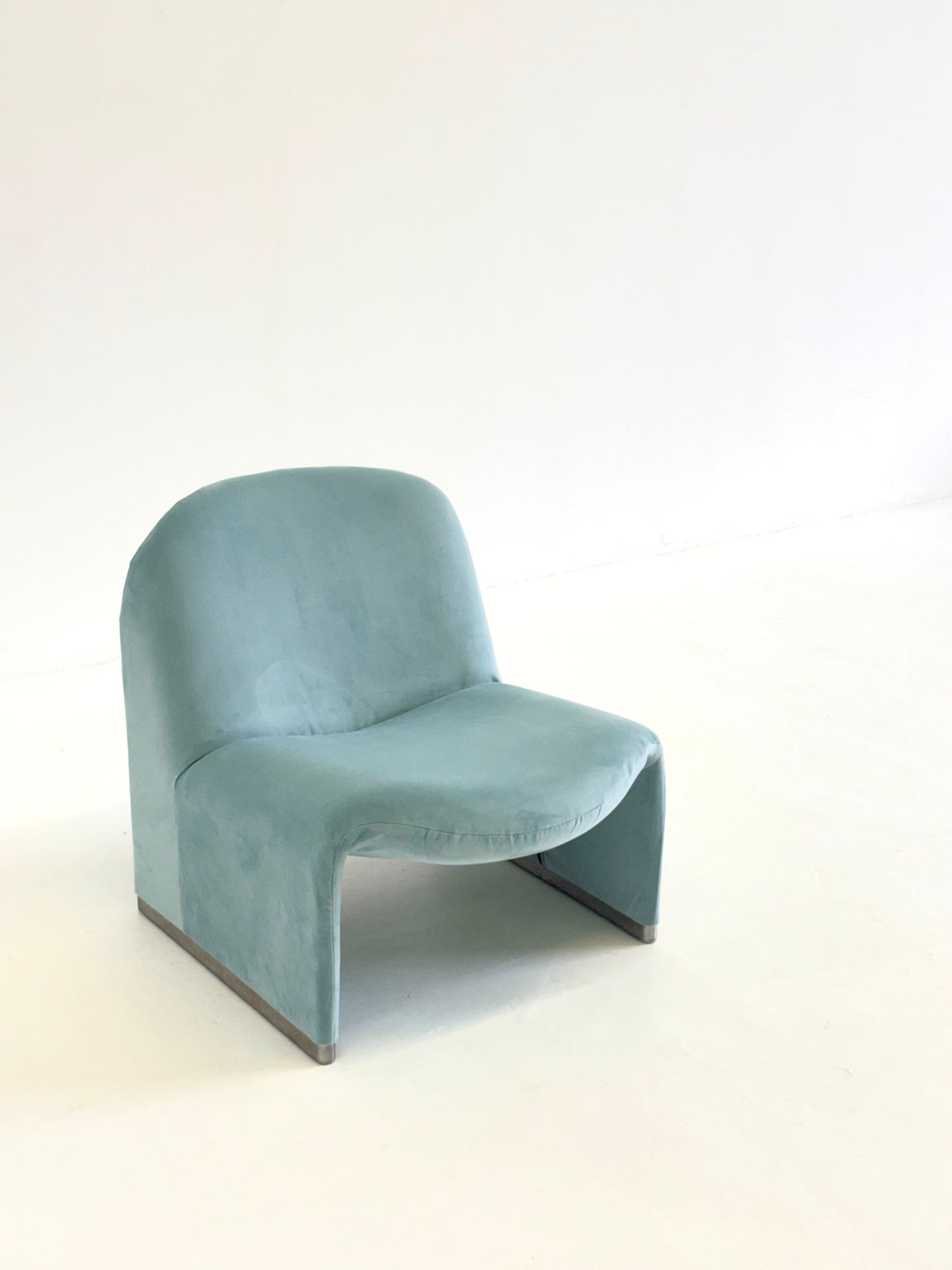 Anonima Castelli Alky Fauteuil in Babyblauw Velvet