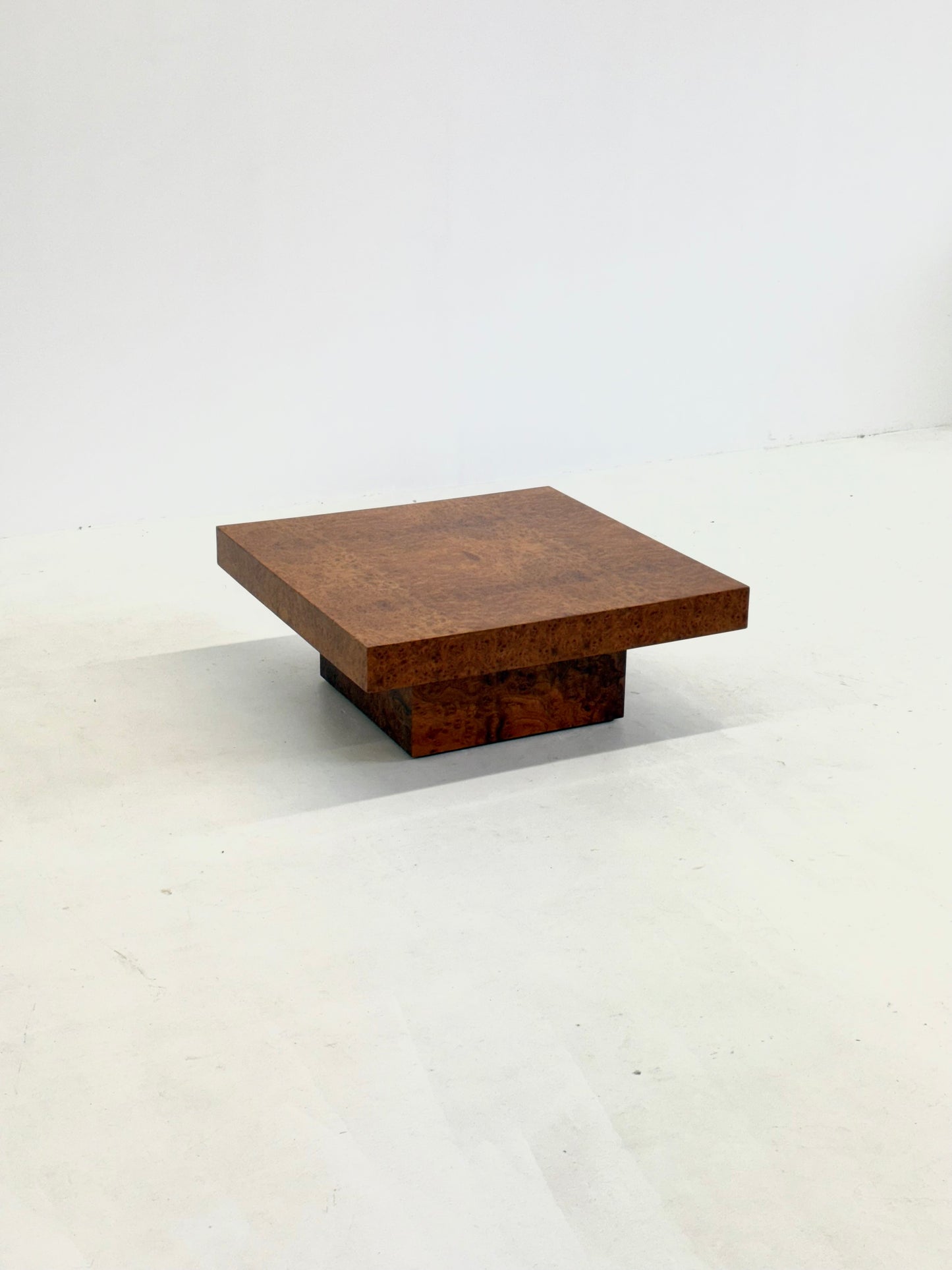 Vierkante salontafel van Fratelli Turri met wortelhout