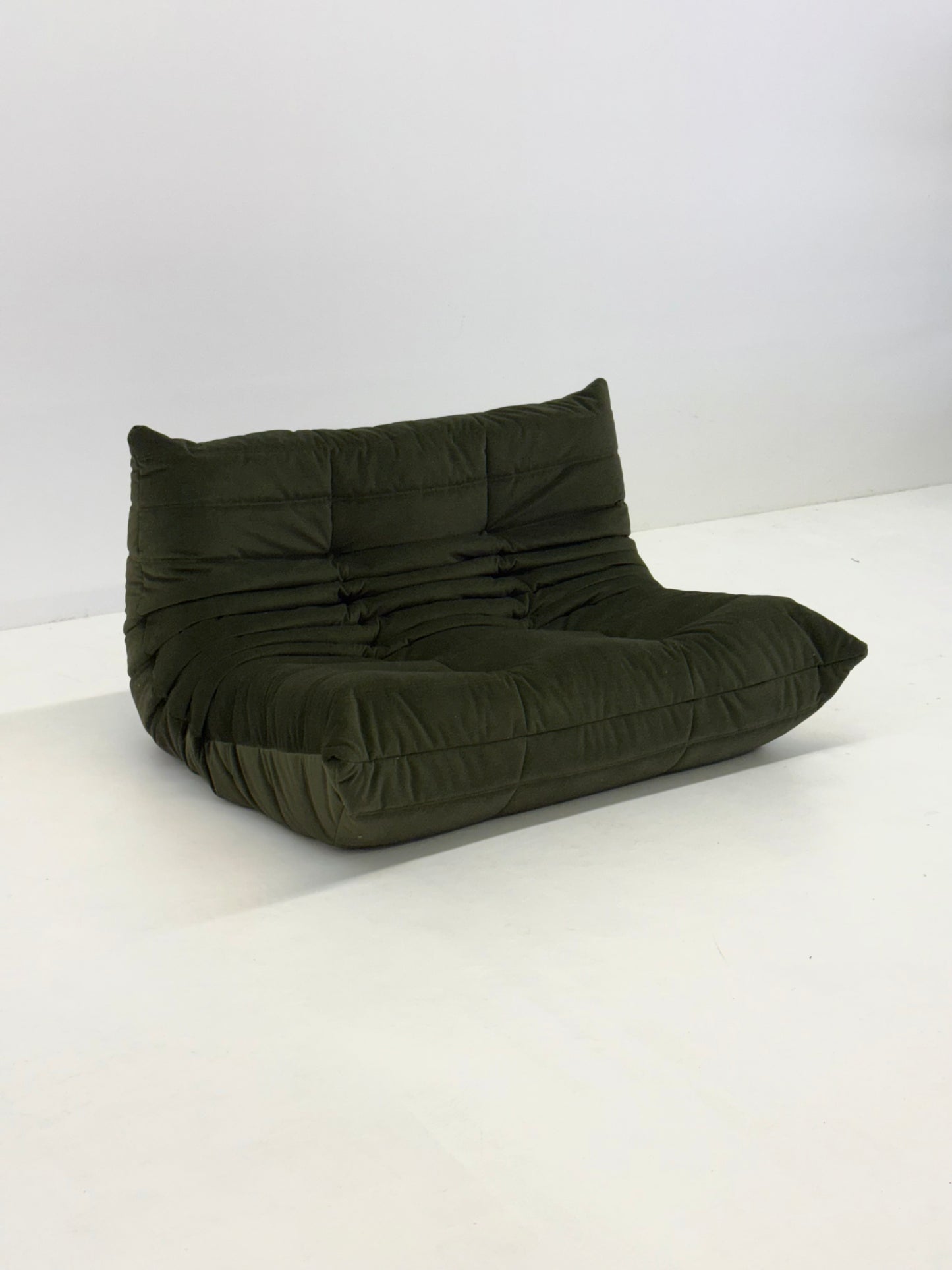 Ligne Roset Togo 2-zits element in donkergroen velvet