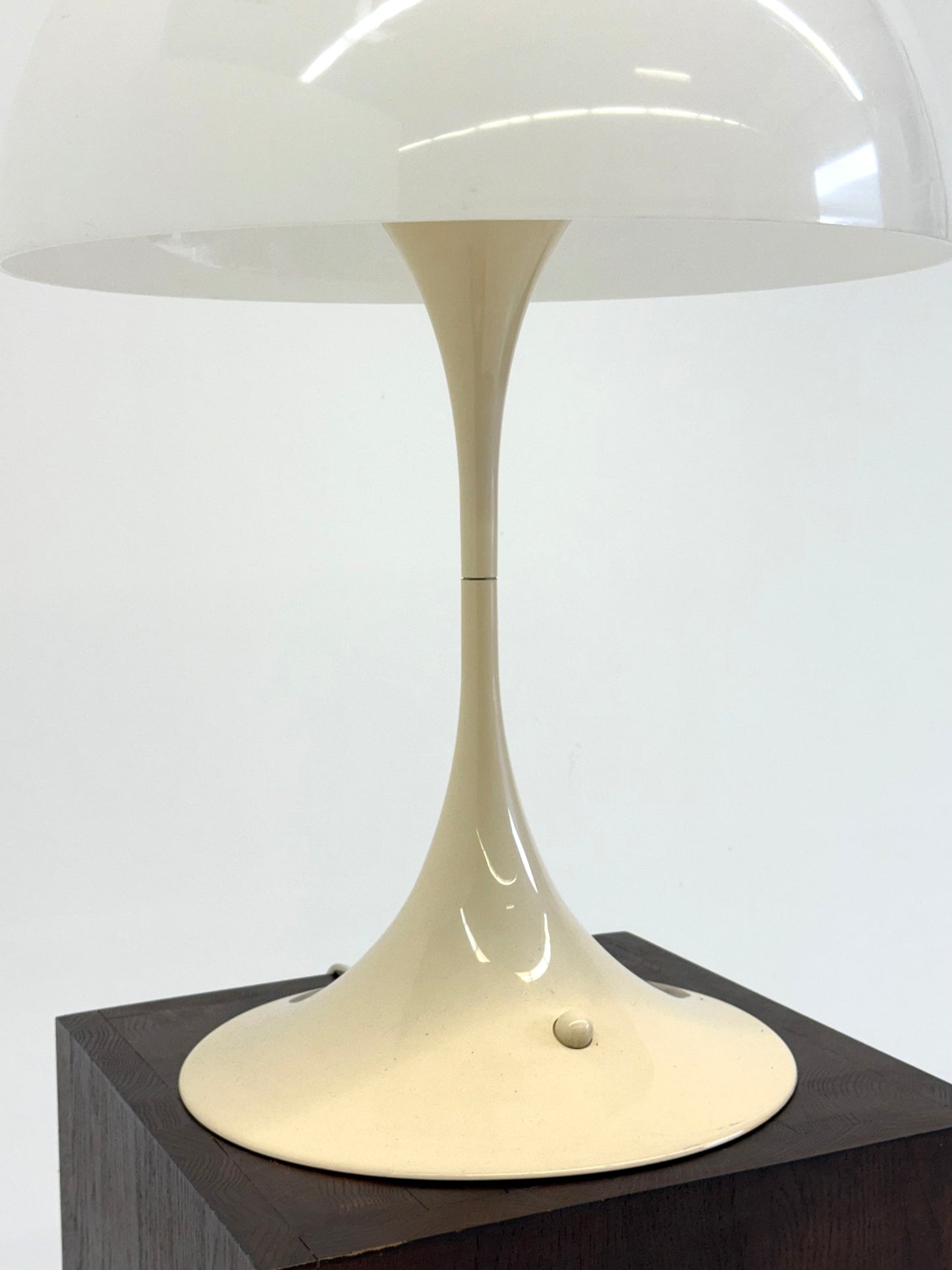 Louis Poulsen Panthella tafellamp door Verner Panton