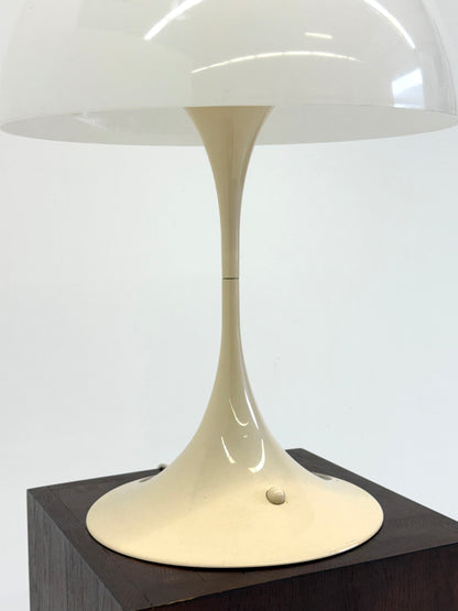 Louis Poulsen Panthella tafellamp door Verner Panton