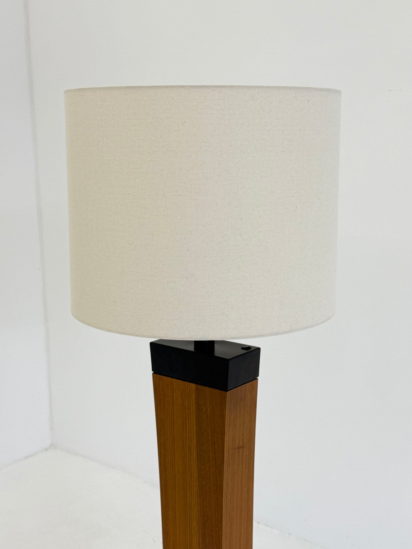 Italiaanse Mid Century vloerlamp van teakhout