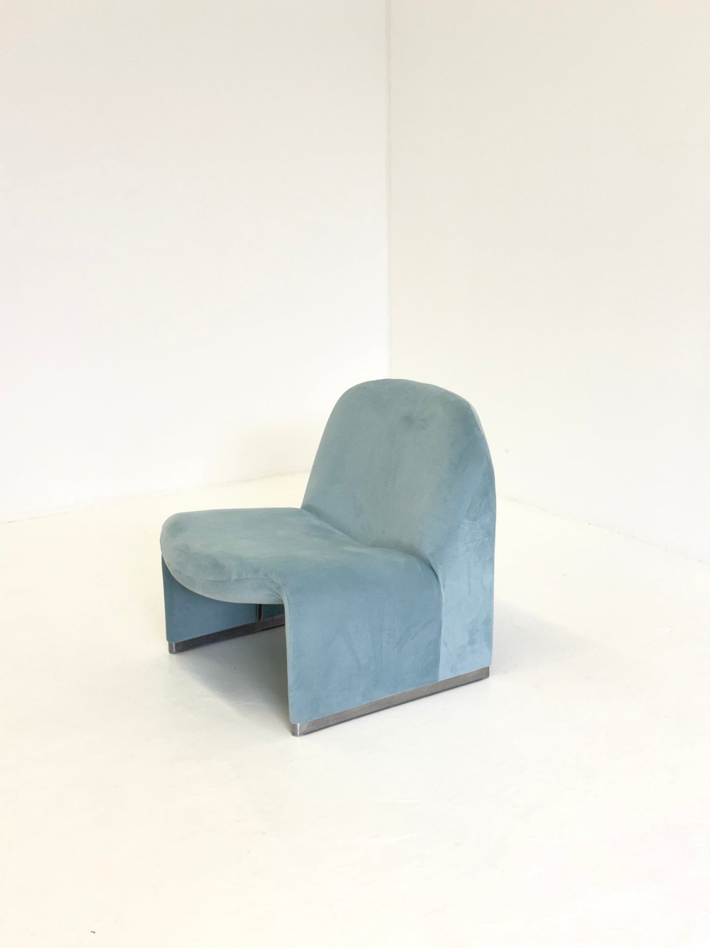 Anonima Castelli Alky Fauteuil in Babyblauw Velvet