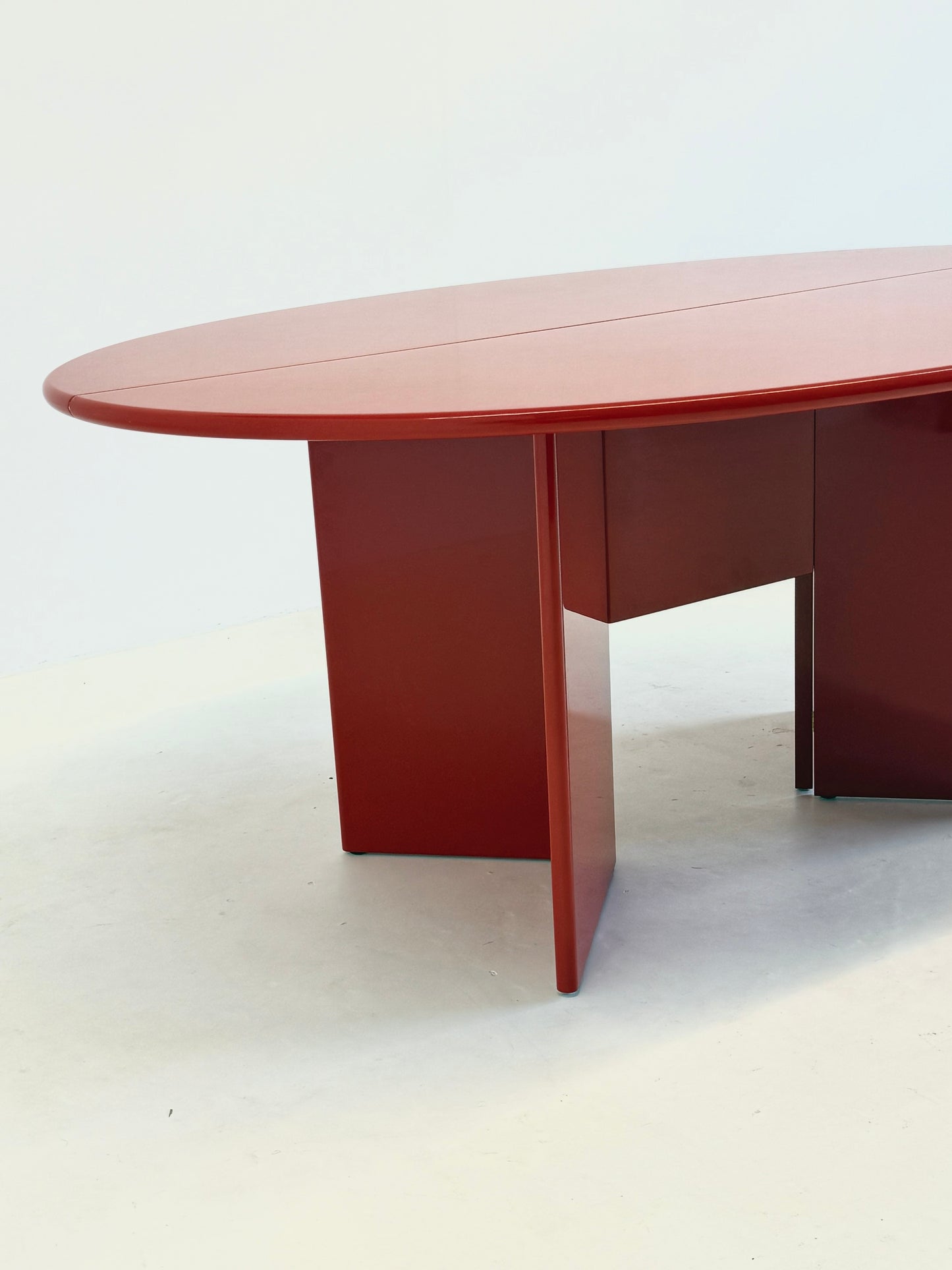 Antella eettafel / console tafel van Kazuhide Takahama voor Cassina in rood
