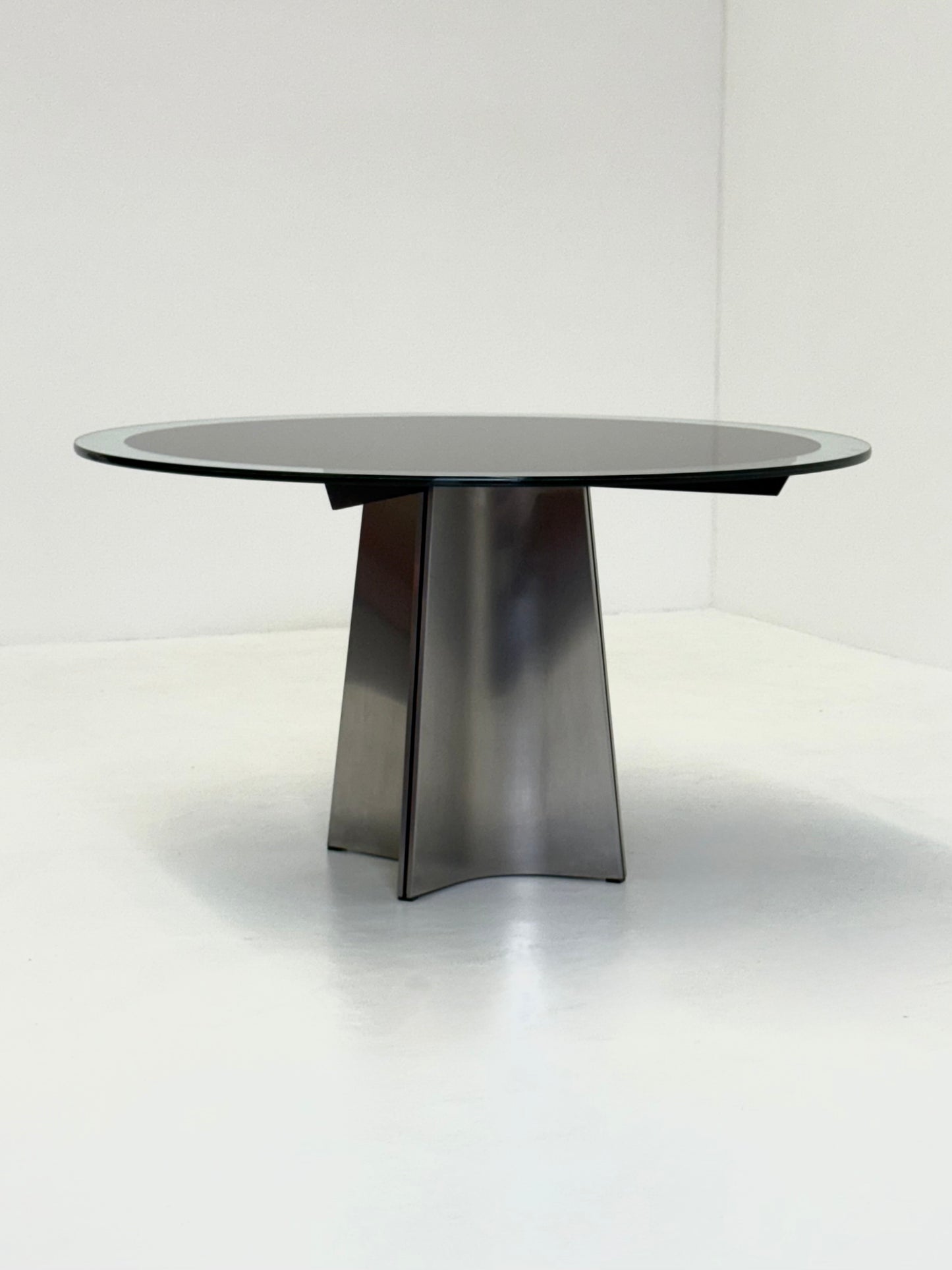 UFO eettafel van Luigi Saccardo voor Arrmet