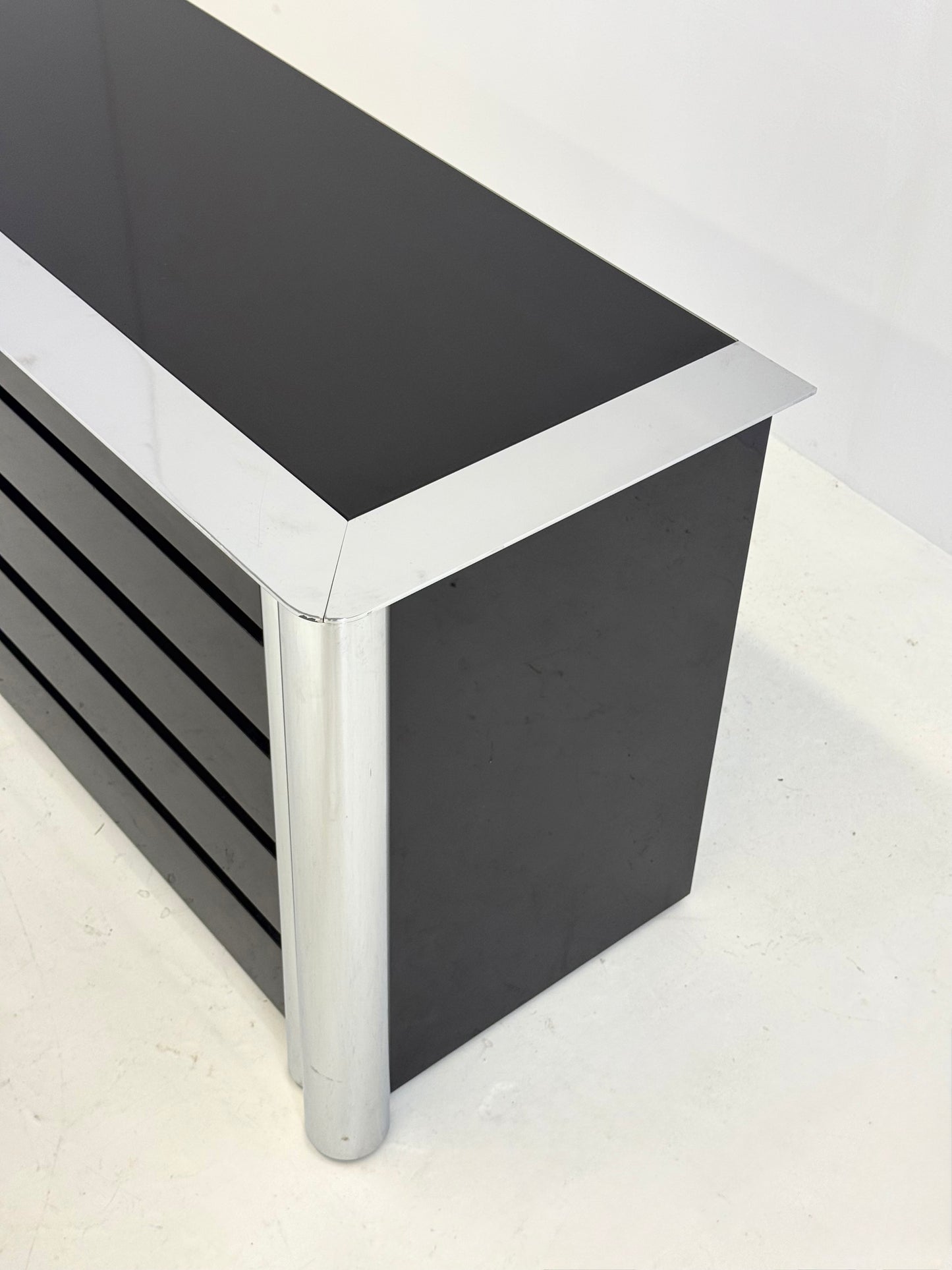 Zwart dressoir van Antonello Mosca voor Cinova