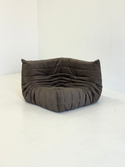 Ligne Roset Togo hoekelement in grijs / taupe rood velvet