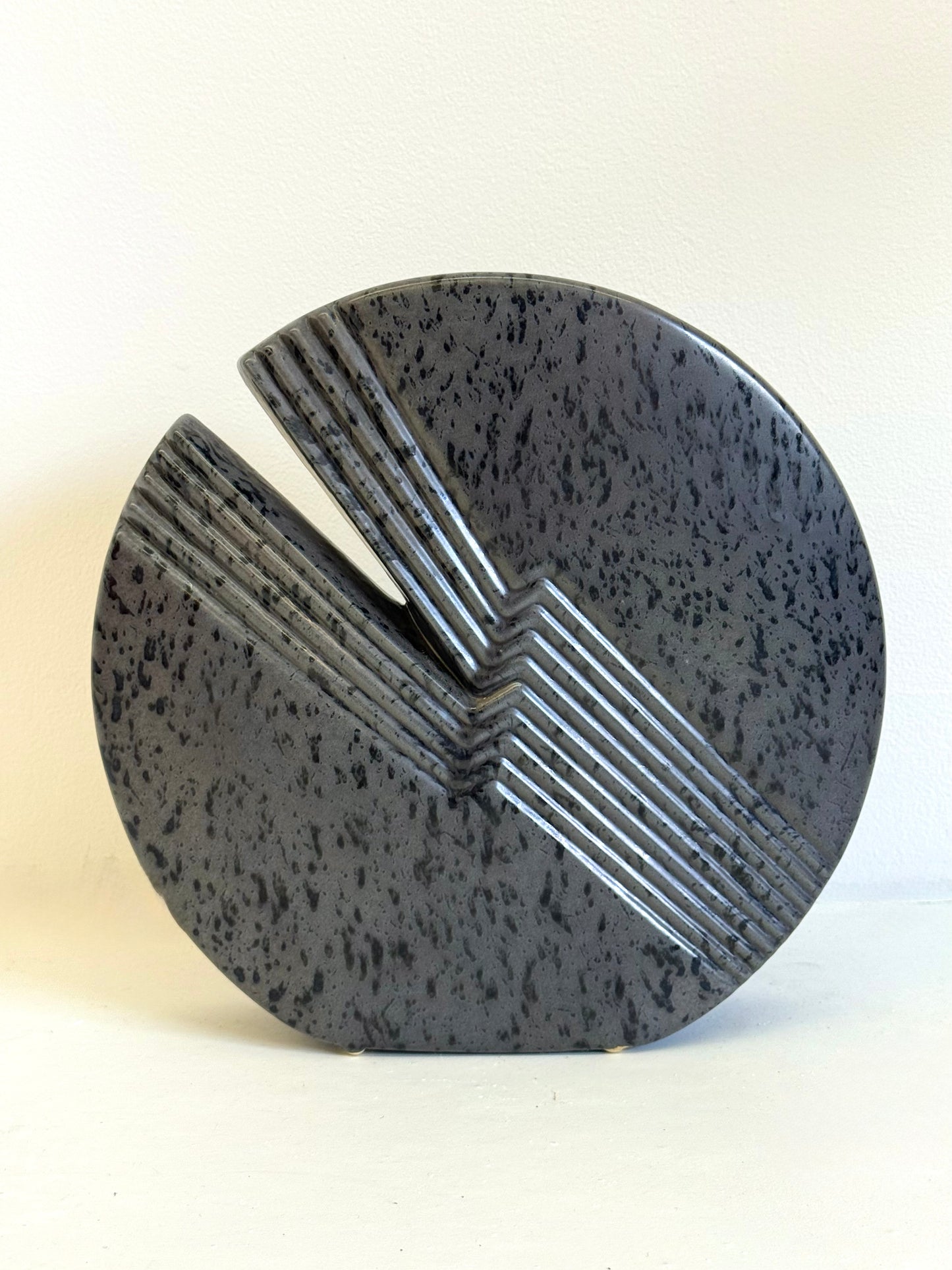 Donkergrijze keramieke vaas van Nereo Boaretto