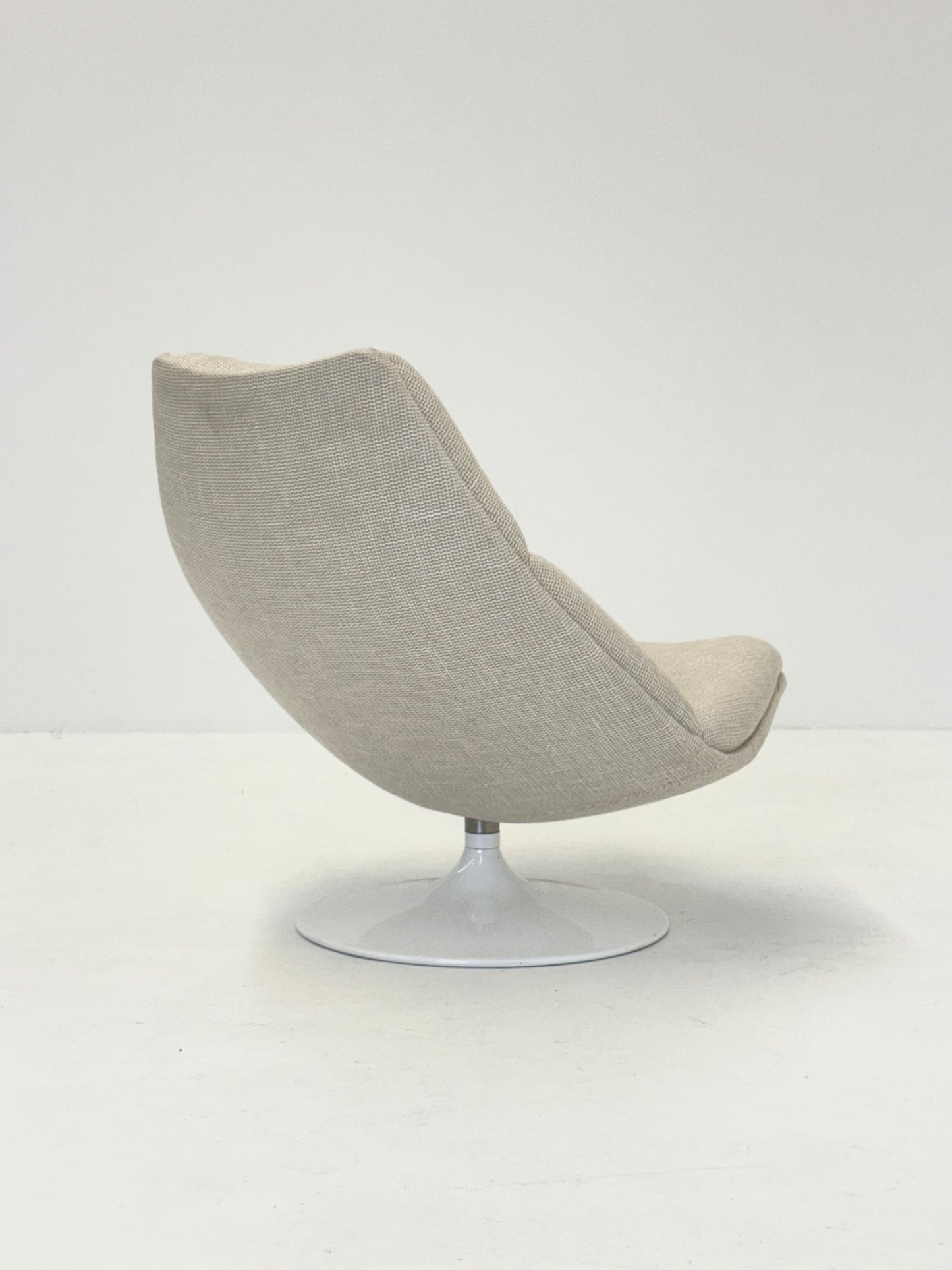 Artifort F511 fauteuil in crème