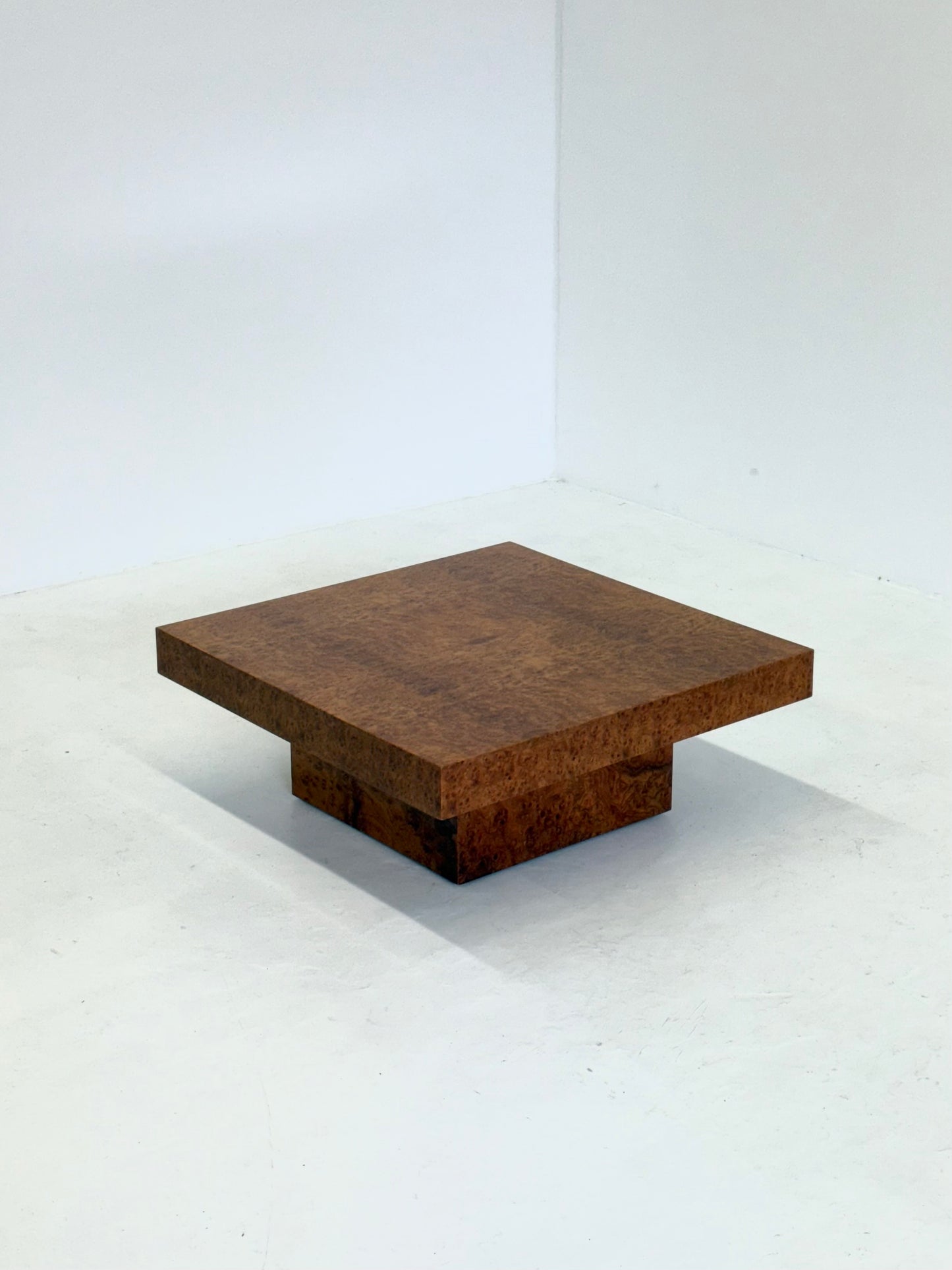 Vierkante salontafel van Fratelli Turri met wortelhout