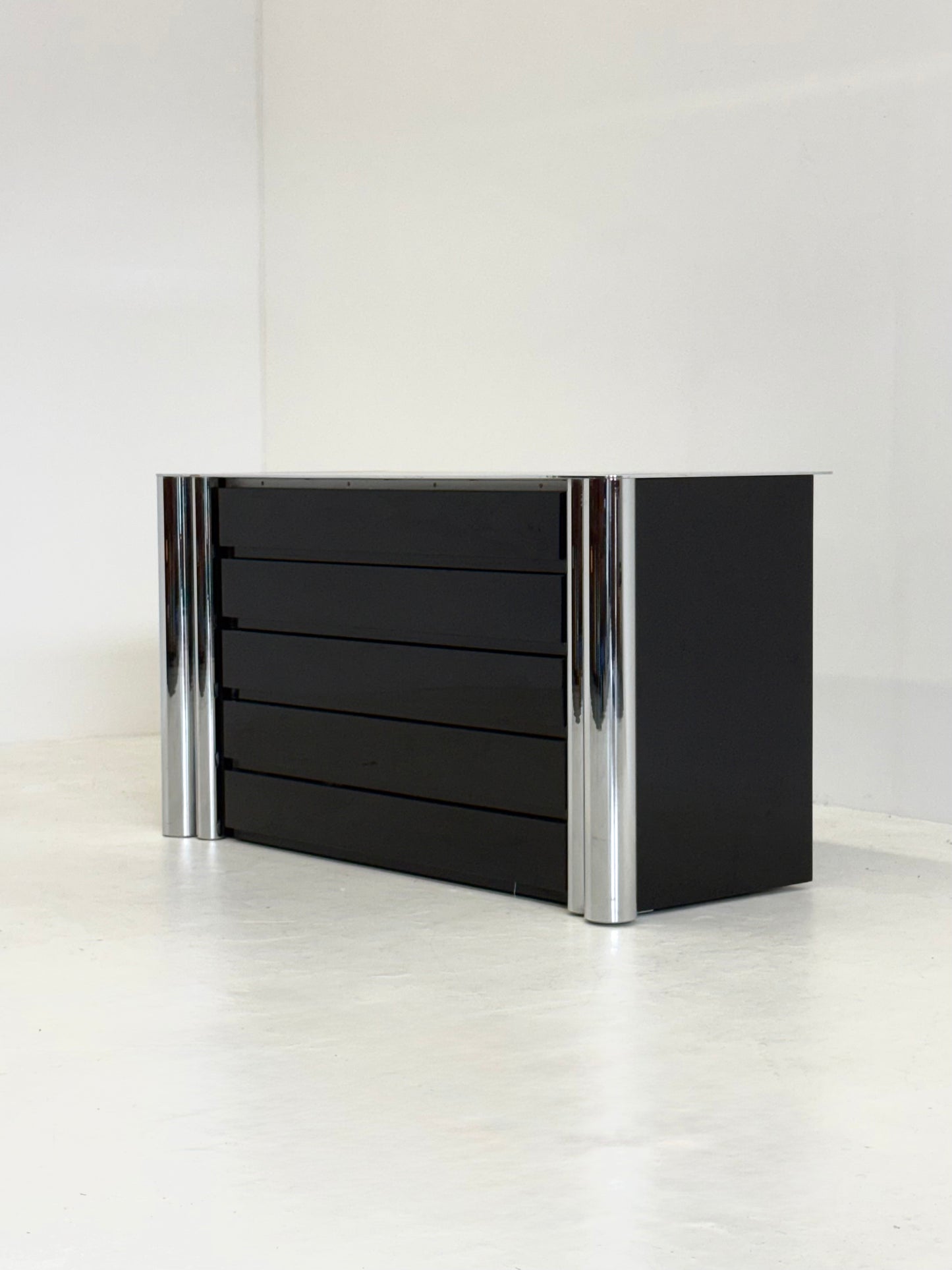 Zwart dressoir van Antonello Mosca voor Cinova