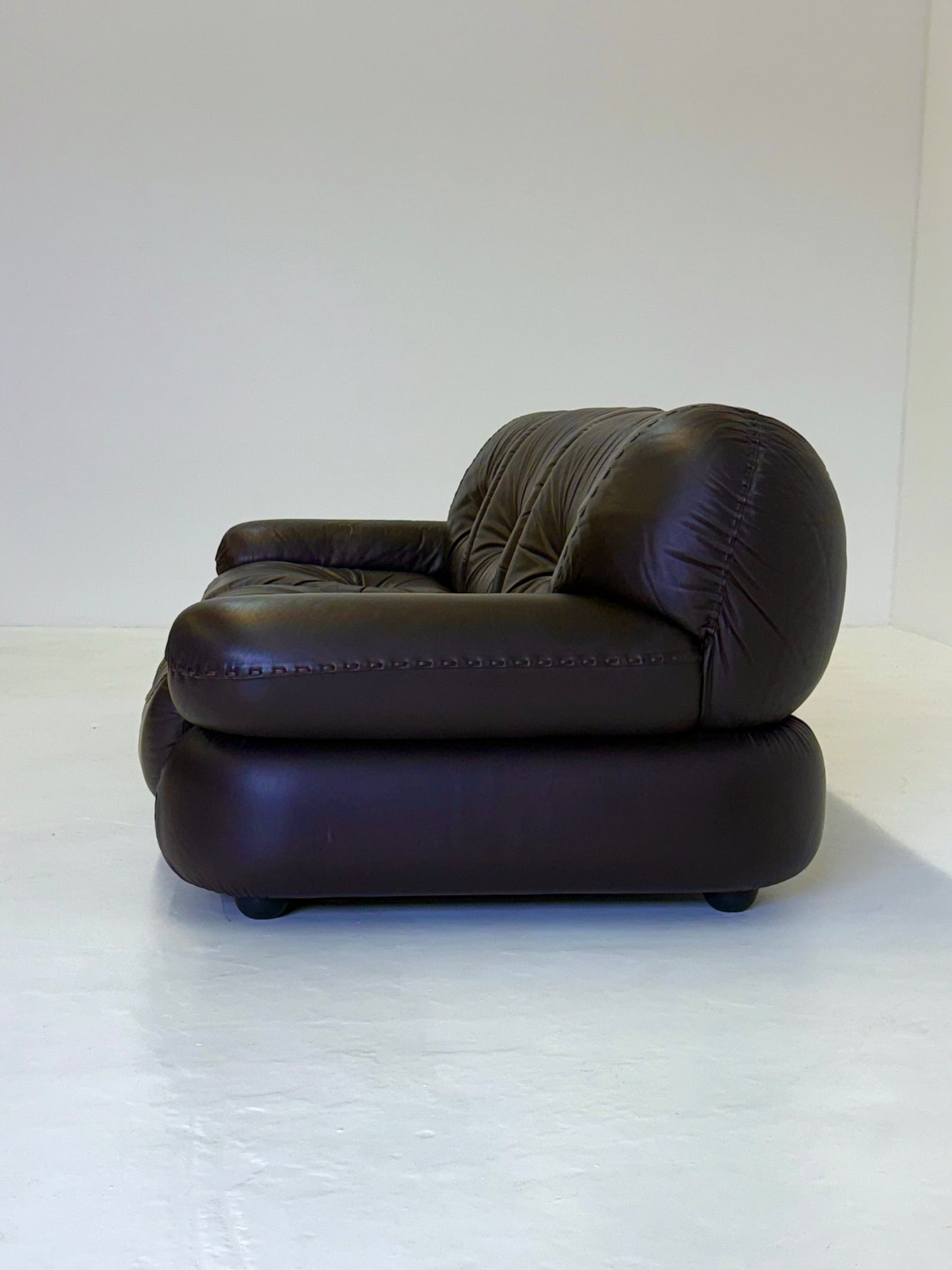 Donkerbruine leren Sapporo 3-zitsbank voor Mobil Girgi