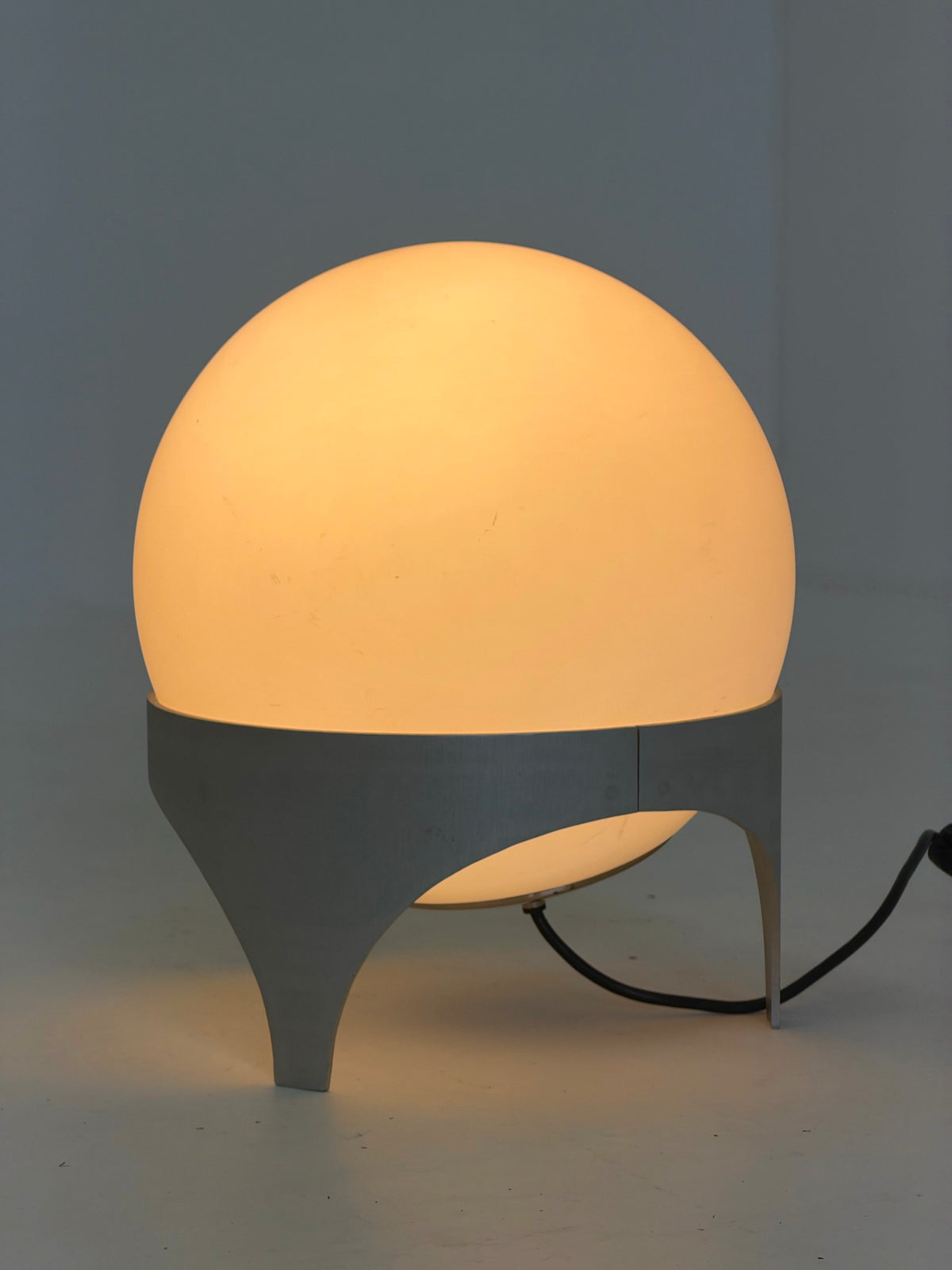 Vintage Space Age Tafellamp met Glazen Bol en Aluminium Voet