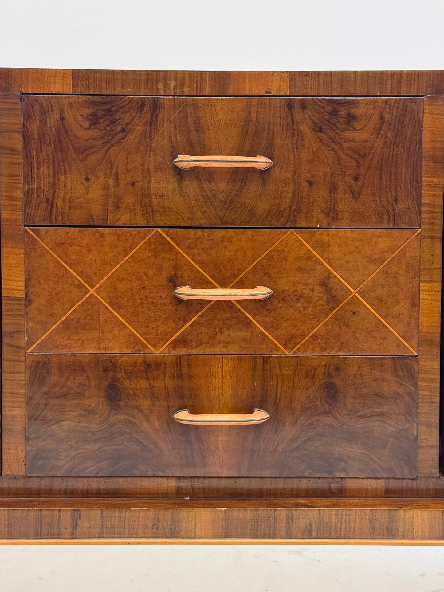 Italiaanse walnoot Art Deco / Art Nouveau dressoir