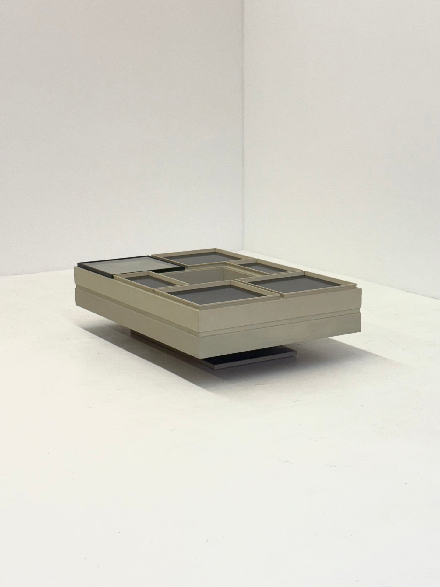 Modulaire witte salontafel ontworpen door Carlo Hauner voor Forma