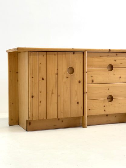 Grenenhout dressoir van Charlotte Perriand voor Les Arcs