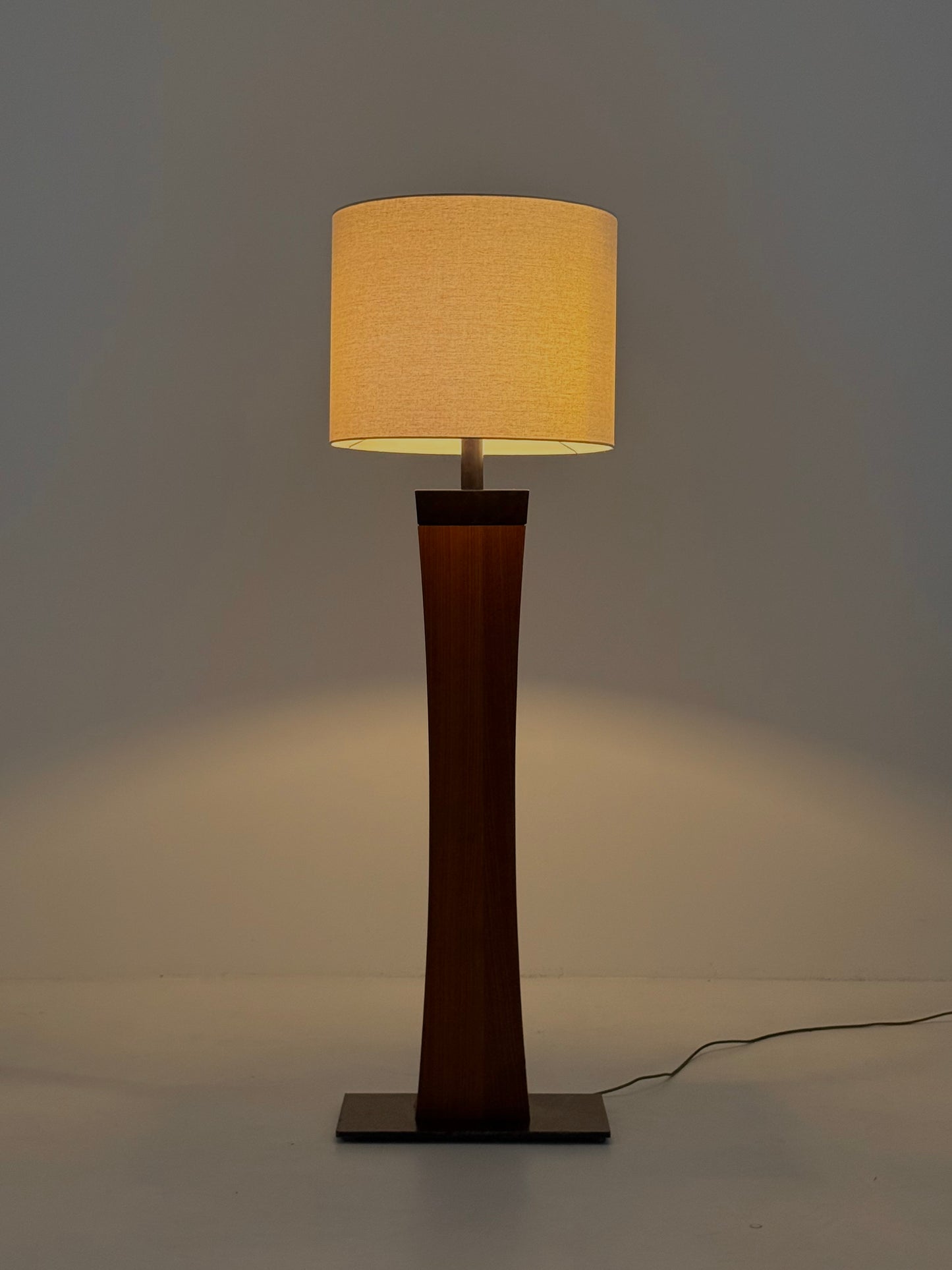 Italiaanse Mid Century vloerlamp van teakhout