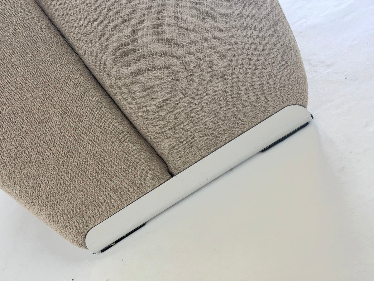 Artifort Groovy F598 M-Chair van Pierre Paulin in beige bouclé