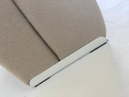 Artifort Groovy F598 M-Chair van Pierre Paulin in beige bouclé