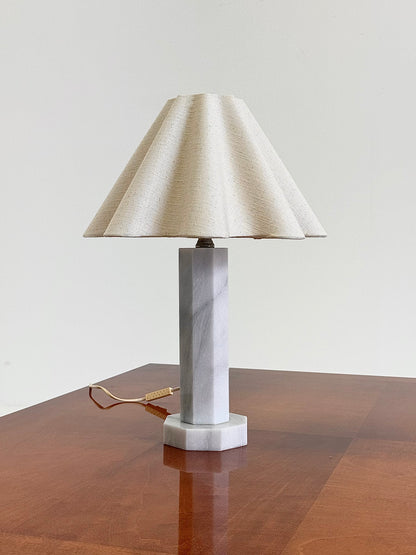 Vintage marmeren tafellamp met linnen kap