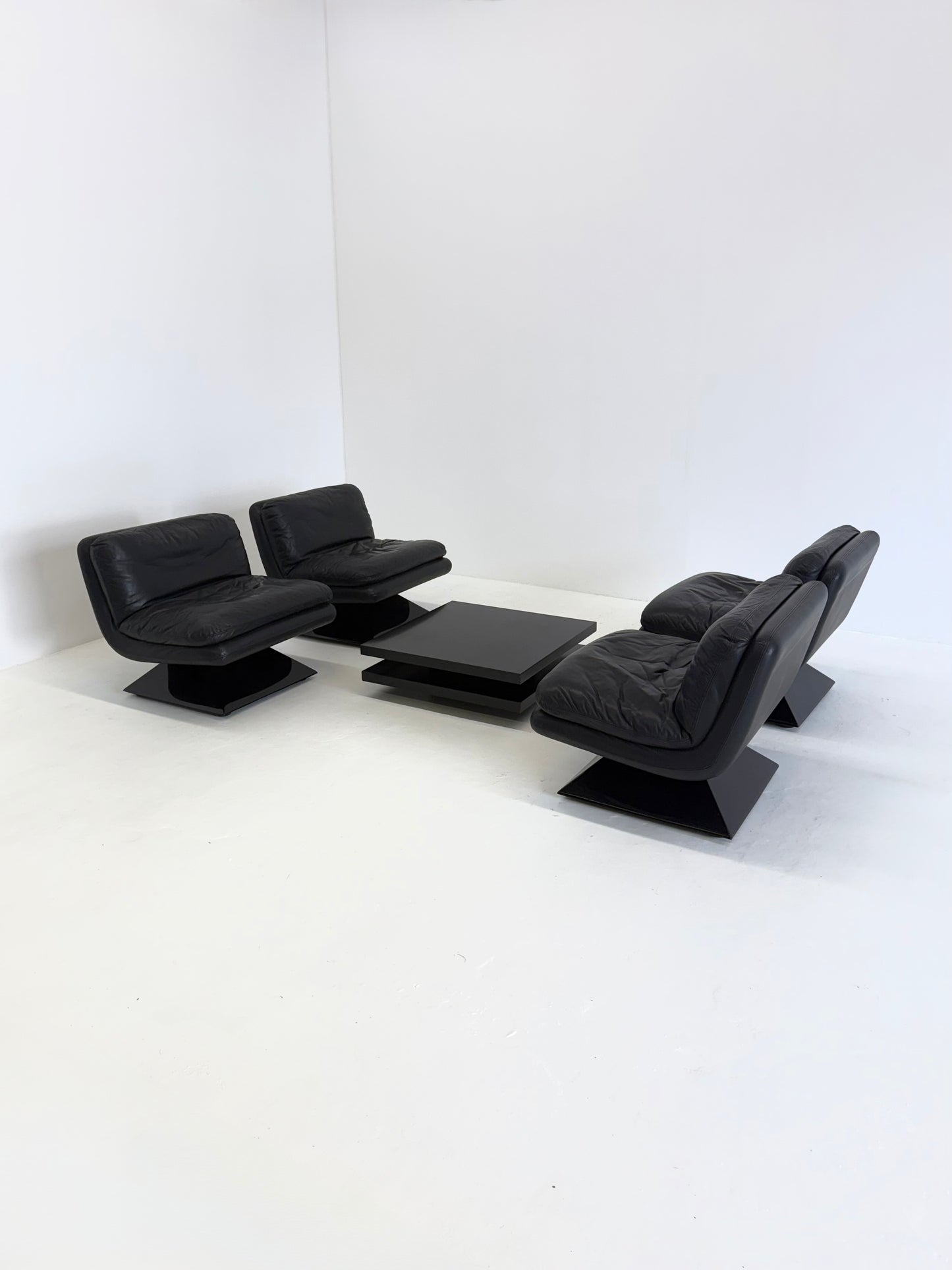 Set van vier Hans von Klier fauteuils met salontafel voor Giuseppe Rossi di Albizzate