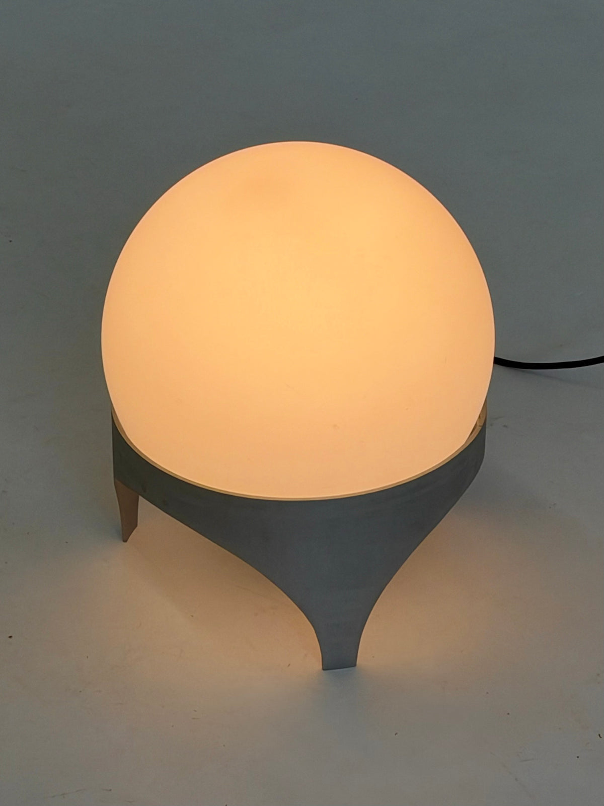 Vintage Space Age Tafellamp met Glazen Bol en Aluminium Voet