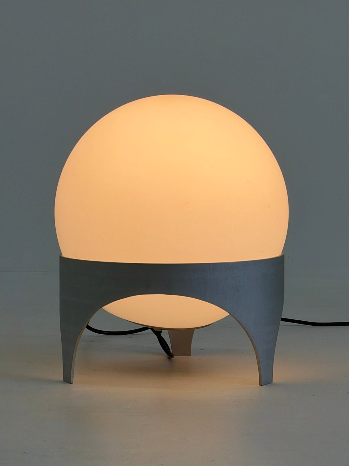 Vintage Space Age Tafellamp met Glazen Bol en Aluminium Voet