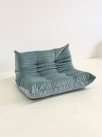 Ligne Roset Togo 2-zits in lichtblauw