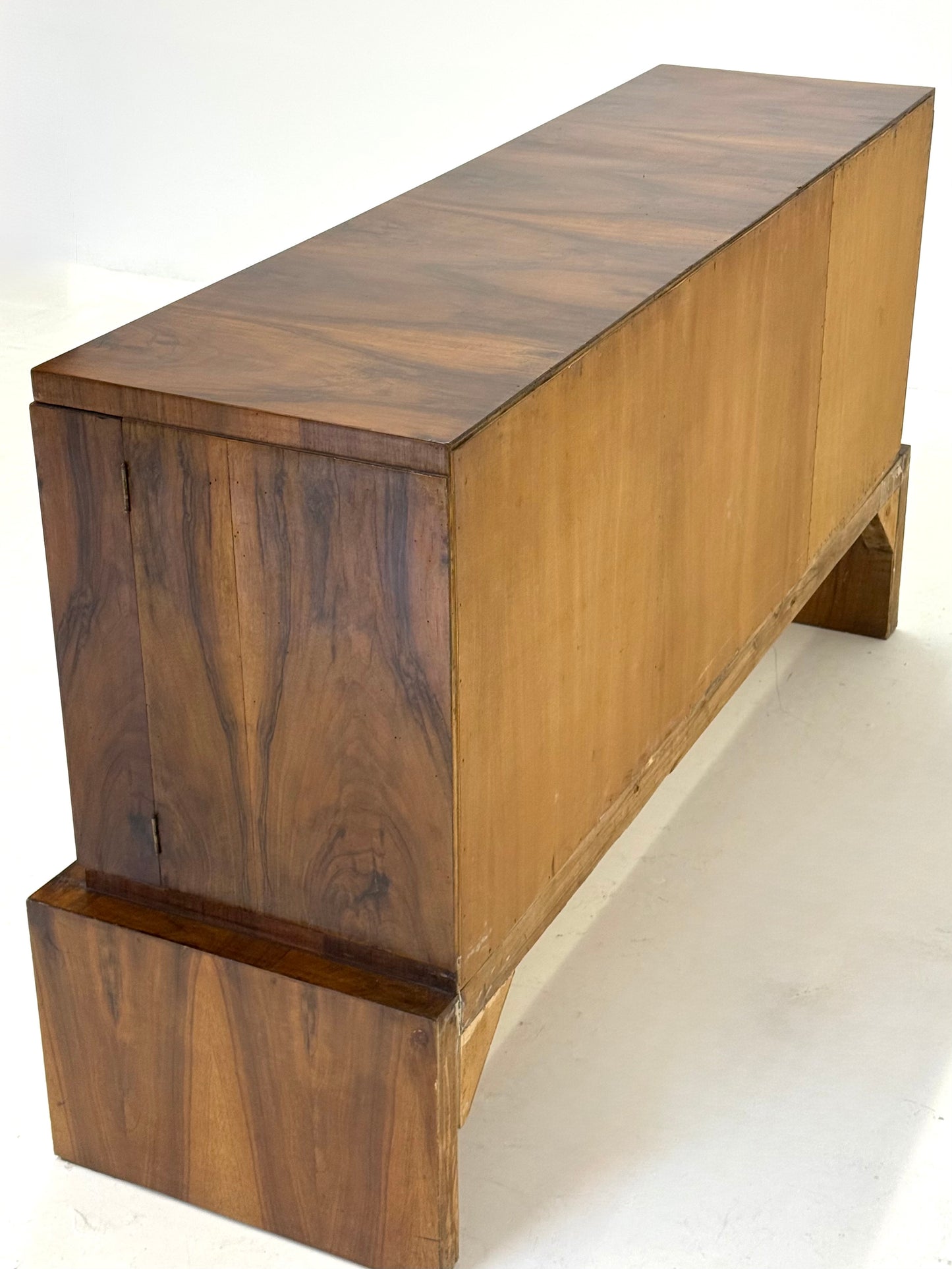 Italiaanse walnoot Art Deco / Art Nouveau dressoir