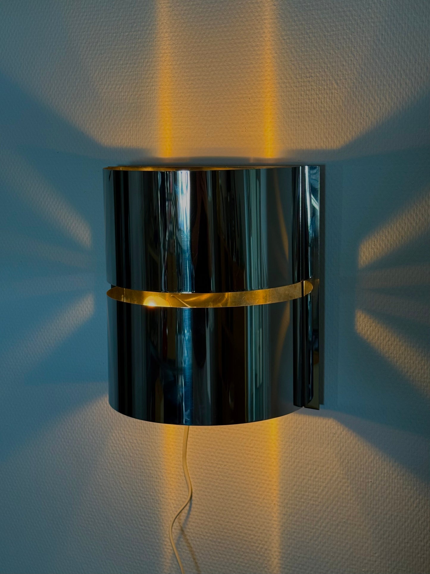 Chromen space age wandlamp van Minilumi Design