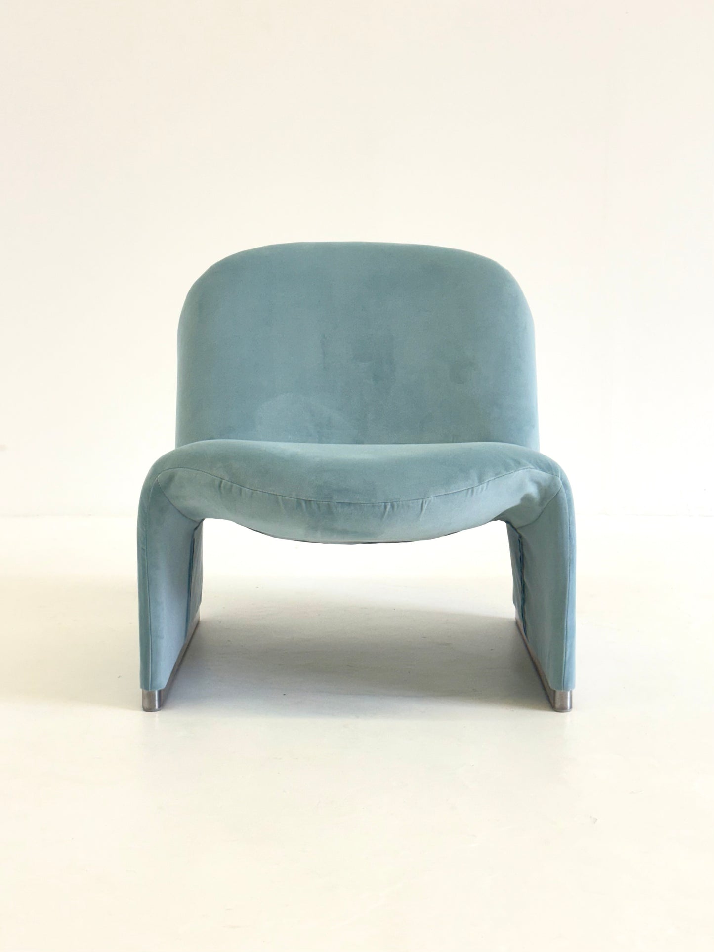 Anonima Castelli Alky Fauteuil in Babyblauw Velvet