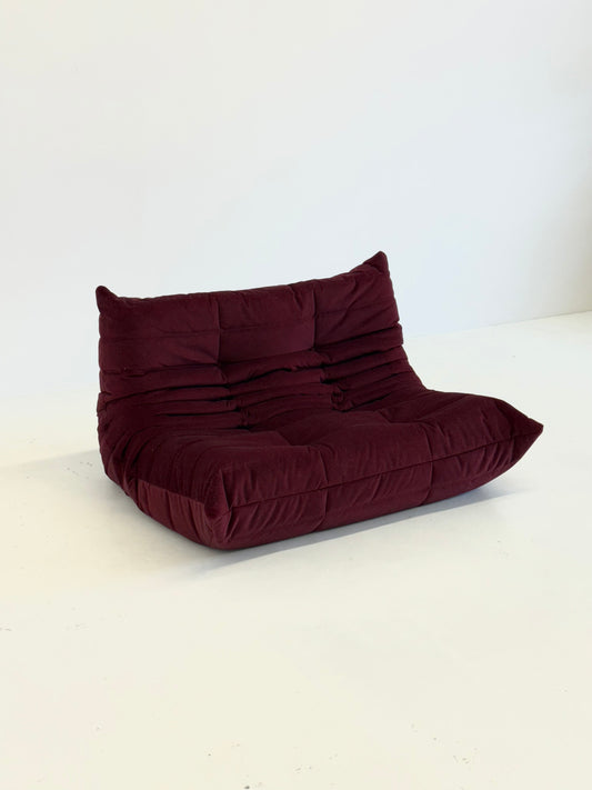 Ligne Roset Togo 2-zits in bordeaux rood velvet