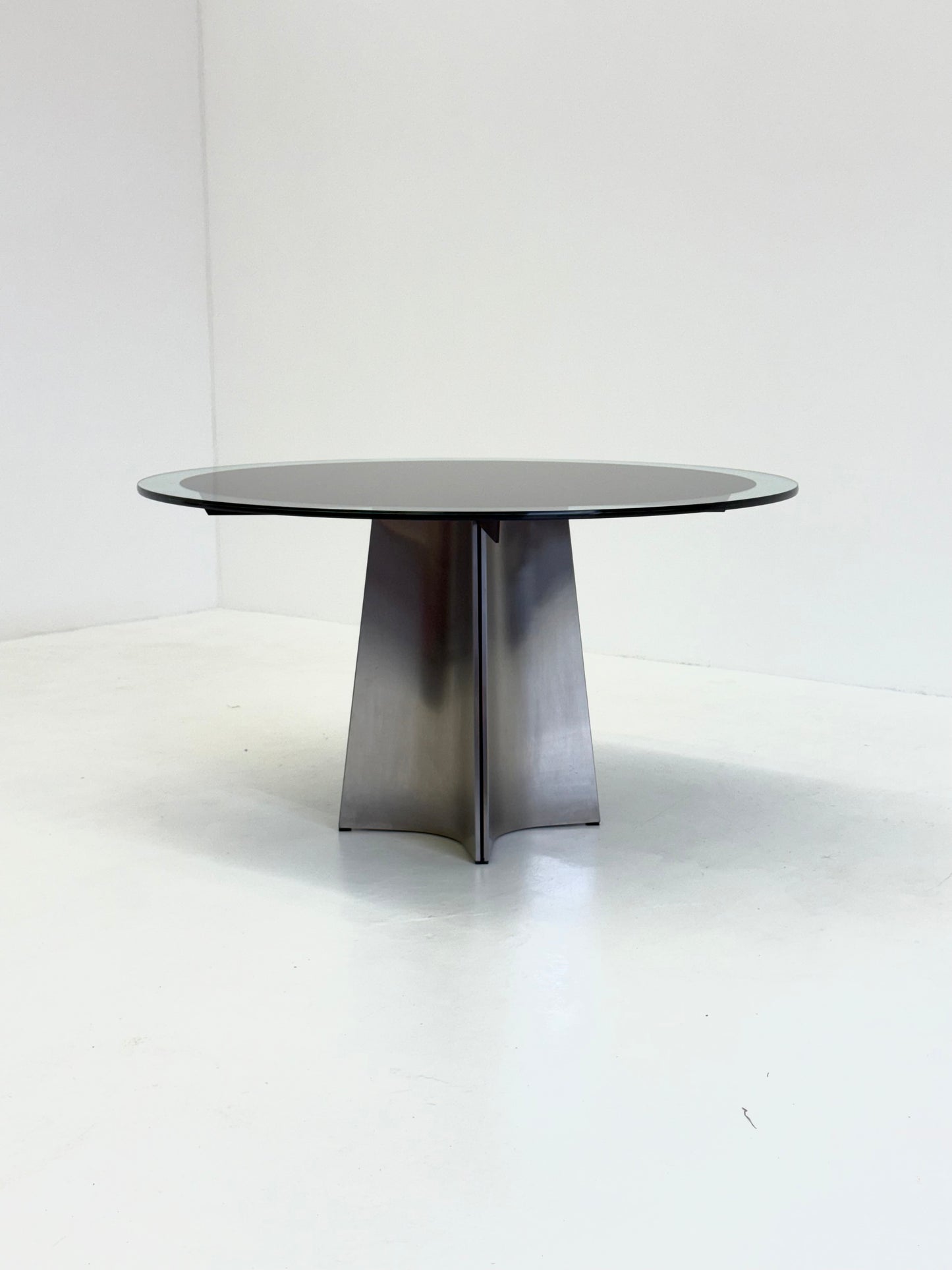 UFO eettafel van Luigi Saccardo voor Arrmet