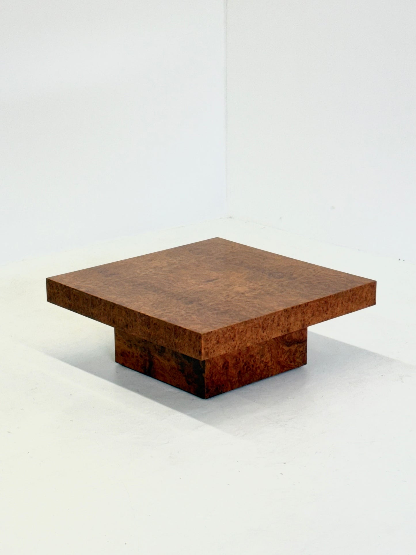 Vierkante salontafel van Fratelli Turri met wortelhout