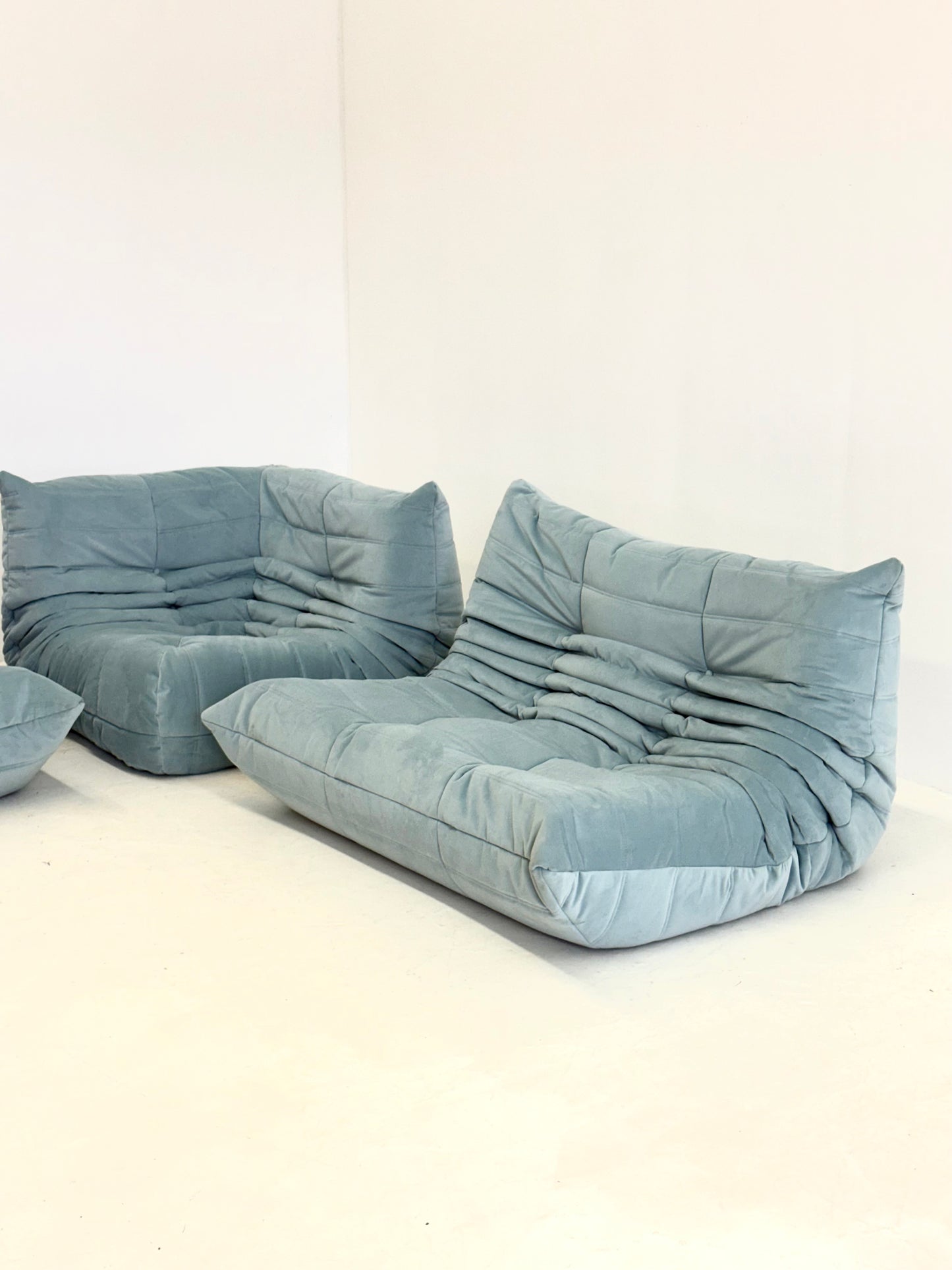 Ligne Roset Togo 2-zits in lichtblauw